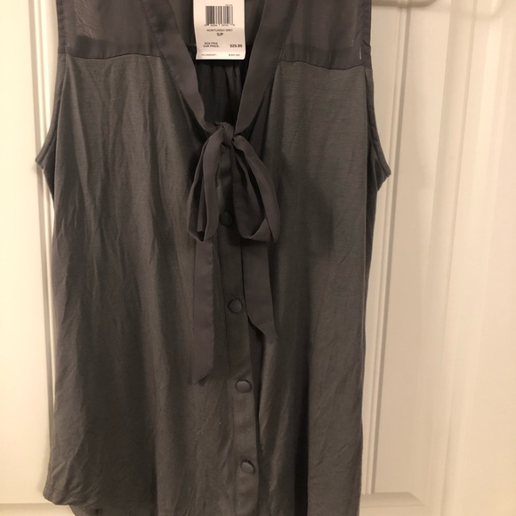 Sleeveless top.  Never worn - Picture 4 of 4